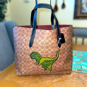 Coach | Highline Tote In Signature Canvas With Rexy 🦖